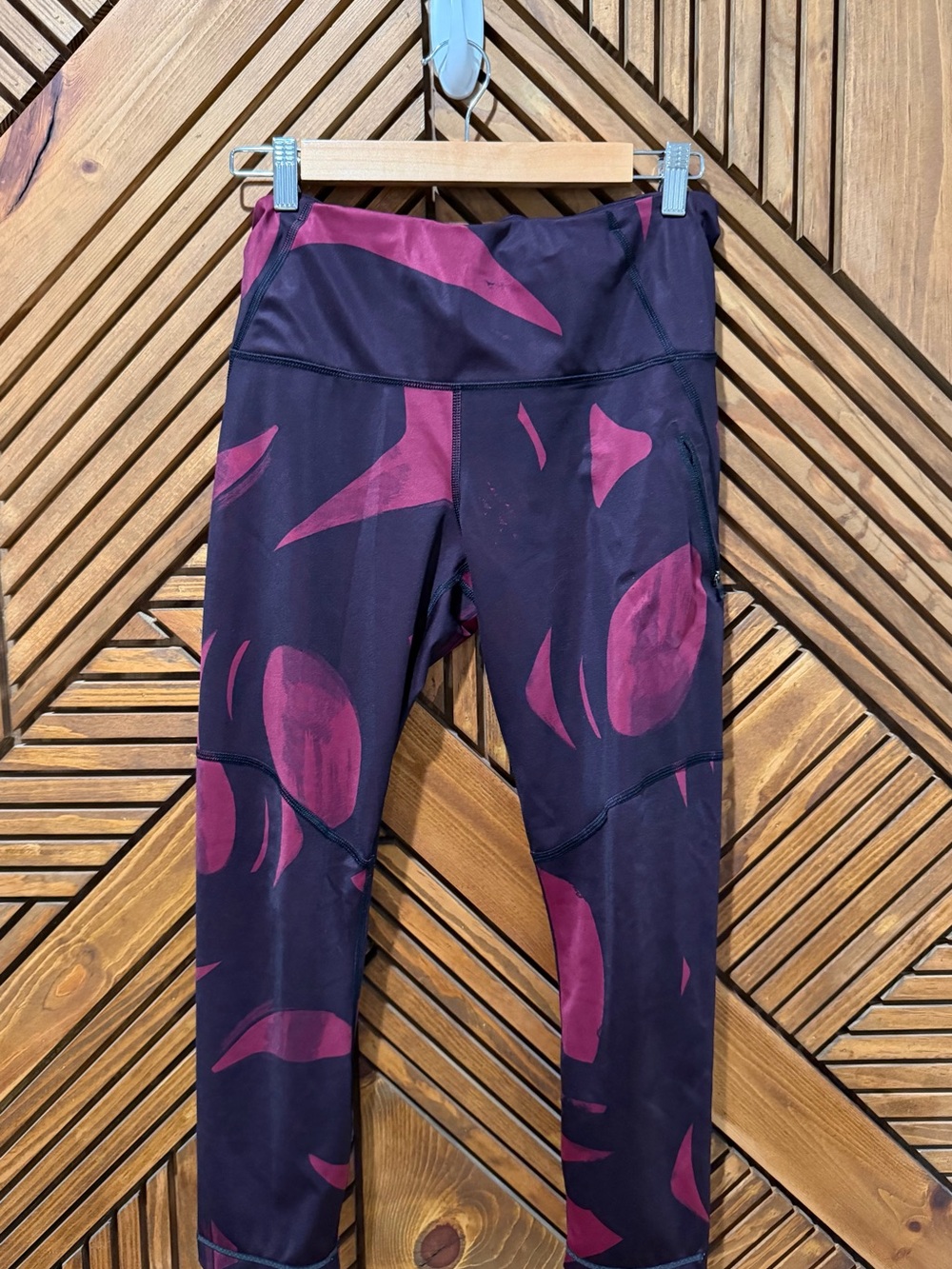Lululemon Purple & Magenta Abstract Print Leggings- size 8